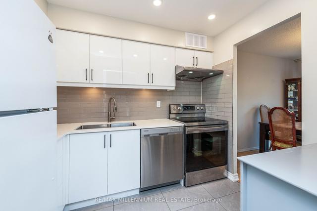 264 - 165 Cherokee Blvd, Townhouse with 4 bedrooms, 2 bathrooms and 1 parking in Toronto ON | Image 3