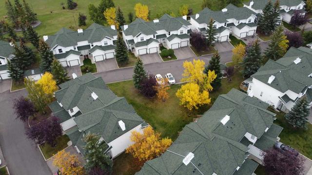 5 Sandpiper Link Nw, Home with 3 bedrooms, 1 bathrooms and 2 parking in Calgary AB | Image 9