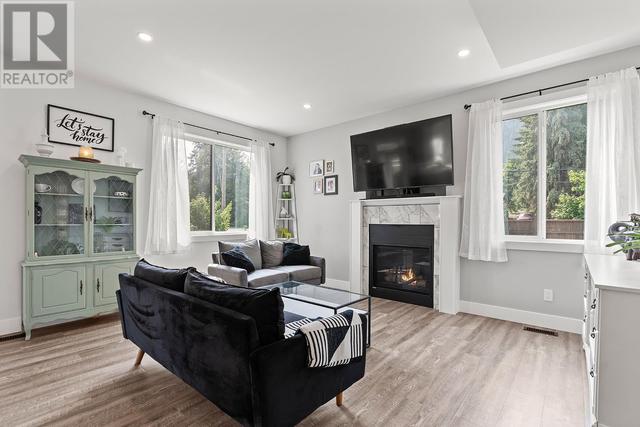 1 - 1441 20 Avenue Se, House detached with 5 bedrooms, 3 bathrooms and 2 parking in Salmon Arm BC | Image 13
