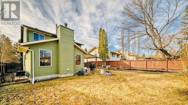 104 Greig Drive N, House detached with 4 bedrooms, 1 bathrooms and 1 parking in Red Deer AB | Image 2