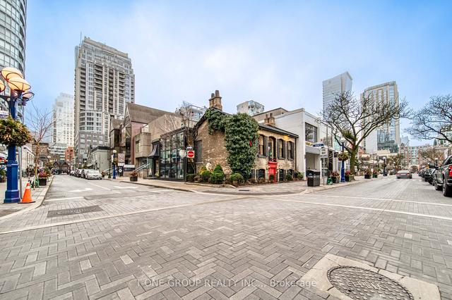 1604 - 1 Yorkville Ave, Condo with 1 bedrooms, 1 bathrooms and 0 parking in Toronto ON | Image 5