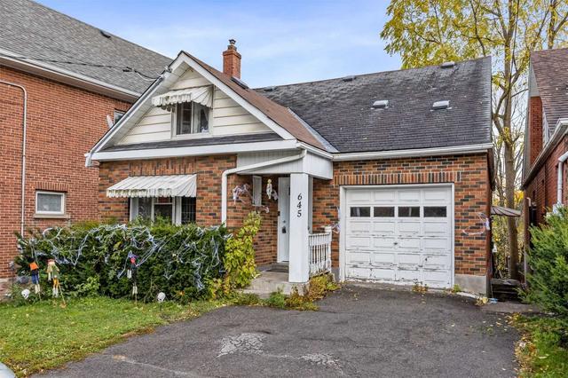 645 Charlotte St, House detached with 2 bedrooms, 3 bathrooms and 5 parking in Peterborough ON | Card Image