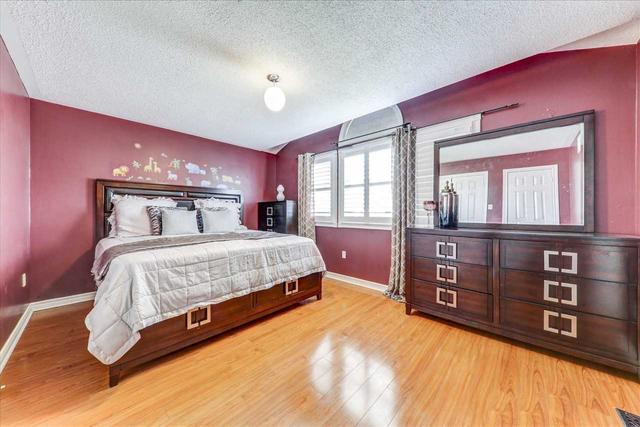 984 Grandlea Crt, House detached with 3 bedrooms, 3 bathrooms and 3 parking in Oshawa ON | Image 7