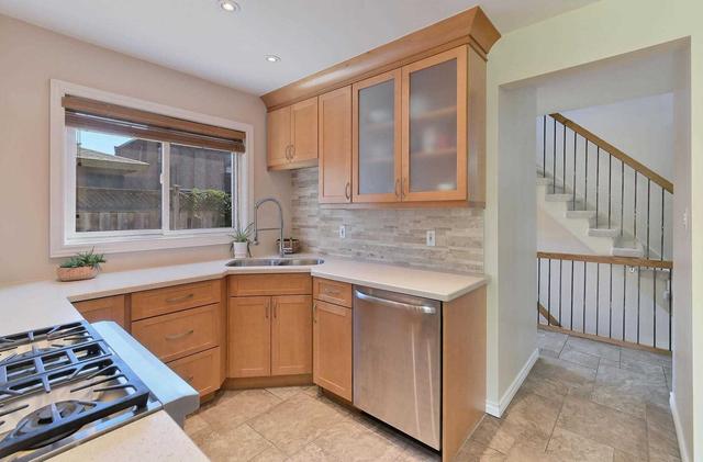 st - 1780 Storrington St, House detached with 4 bedrooms, 3 bathrooms and 4 parking in Pickering ON | Image 2