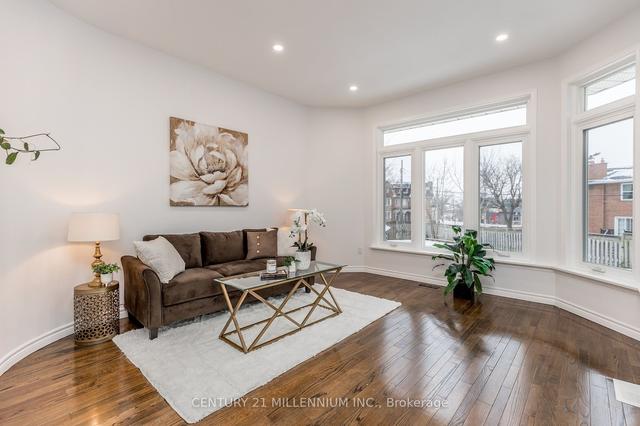 12 Boxbury Rd, House detached with 3 bedrooms, 3 bathrooms and 6 parking in Toronto ON | Image 11