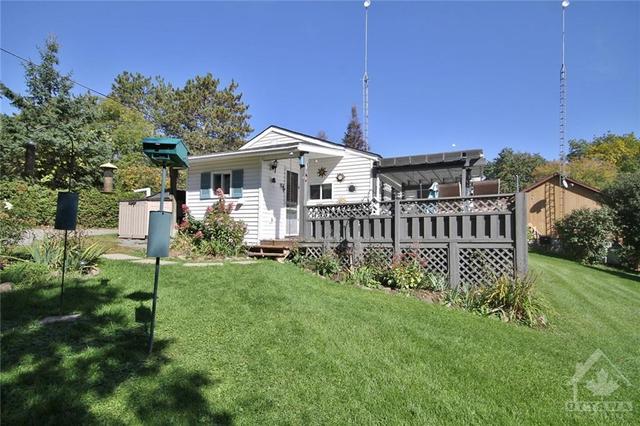 4184 Joe Drew Lane, House detached with 2 bedrooms, 1 bathrooms and 4 parking in Ottawa ON | Image 2