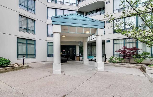 906 - 120 Promenade Circ, Condo with 2 bedrooms, 2 bathrooms and 1 parking in Vaughan ON | Image 2