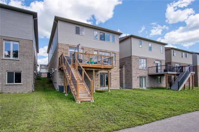 131 Steeplechase Way W, House detached with 4 bedrooms, 2 bathrooms and 4 parking in Waterloo ON | Image 12