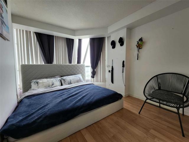 1808 - 145 Hillcrest Ave, Condo with 2 bedrooms, 1 bathrooms and 1 parking in Mississauga ON | Image 2