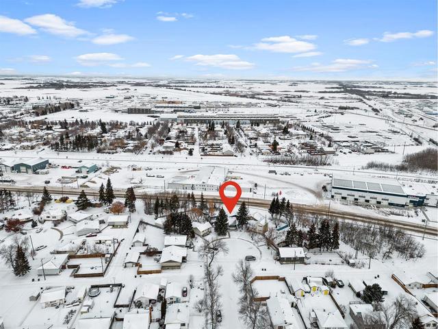 5014 42 Street, House detached with 4 bedrooms, 2 bathrooms and 2 parking in Camrose County AB | Image 26