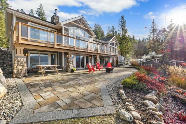 15001 Anderson Road, House detached with 4 bedrooms, 3 bathrooms and null parking in Central Kootenay A BC | Image 3