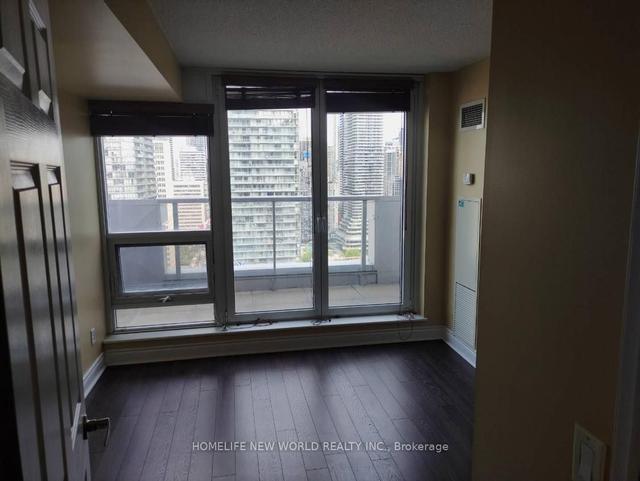3213 - 763 Bay St, Condo with 1 bedrooms, 1 bathrooms and 1 parking in Toronto ON | Image 8