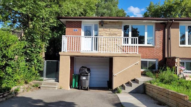24 Lorne Crt, House semidetached with 3 bedrooms, 3 bathrooms and 4 parking in Brampton ON | Image 1