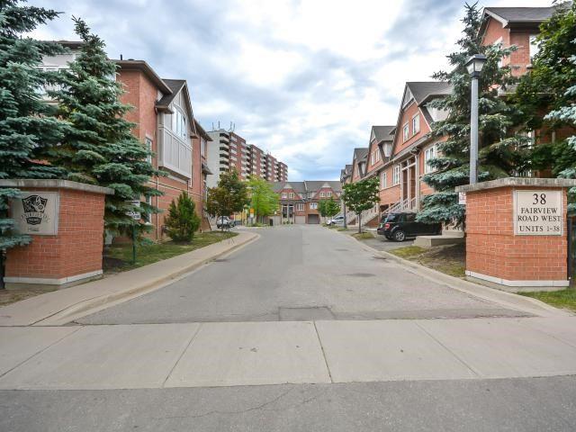 th38 - 38 Fairview Rd W, Townhouse with 3 bedrooms, 3 bathrooms and 1 parking in Mississauga ON | Image 2
