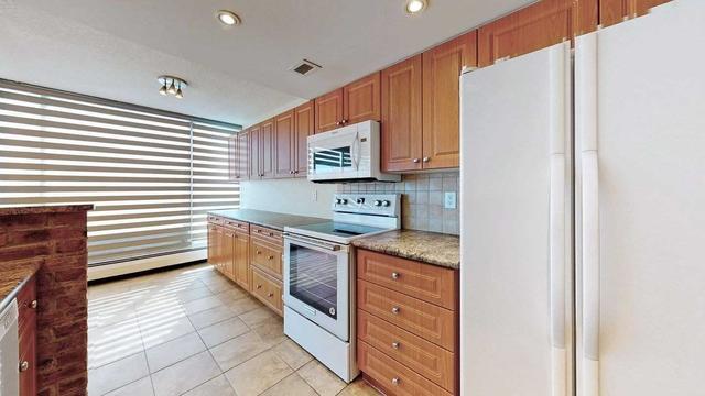 1104 - 30 Wellington St E, Condo with 2 bedrooms, 2 bathrooms and 1 parking in Toronto ON | Image 9