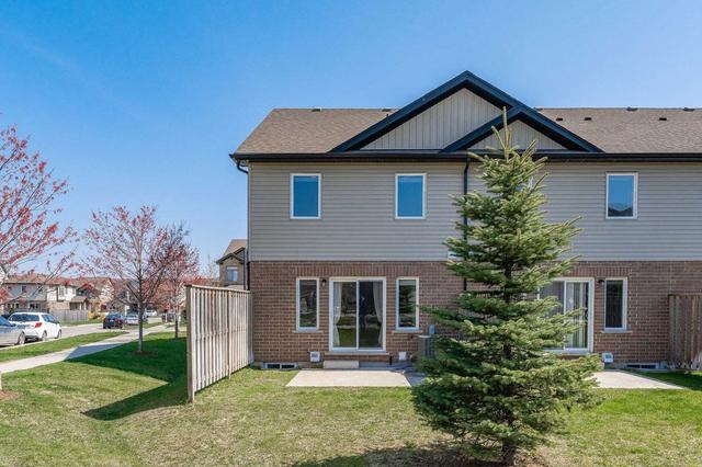 80 Arlington Cres, Townhouse with 3 bedrooms, 3 bathrooms and 2 parking in Guelph ON | Image 11