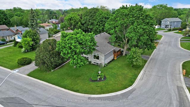 15 Webster Dr, House detached with 3 bedrooms, 2 bathrooms and 5 parking in Aurora ON | Image 23