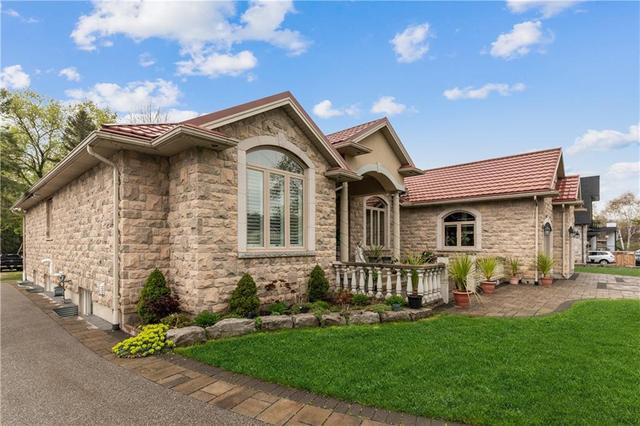 131 Dawn Avenue, House detached with 4 bedrooms, 3 bathrooms and 10 parking in Guelph ON | Image 2