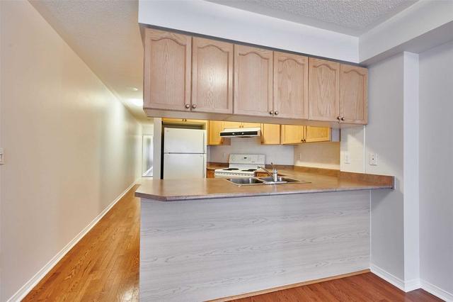 606 - 909 Bay St, Condo with 1 bedrooms, 1 bathrooms and 1 parking in Toronto ON | Image 5