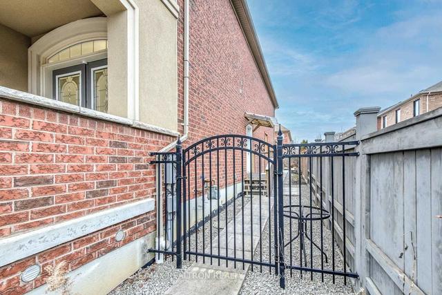 404 Lady Nadia Dr E, House detached with 3 bedrooms, 4 bathrooms and 2 parking in Vaughan ON | Image 30