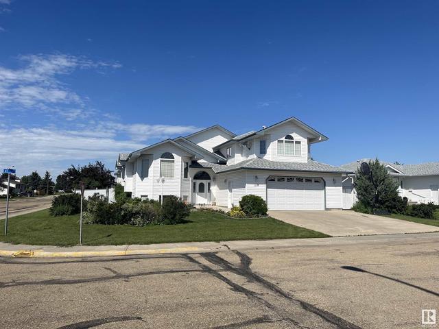 4202 47 St, House detached with 5 bedrooms, 4 bathrooms and null parking in Vegreville AB | Image 39