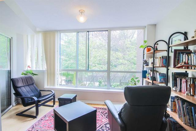 212 - 225 Davenport Rd, Condo with 2 bedrooms, 2 bathrooms and 1 parking in Toronto ON | Image 4