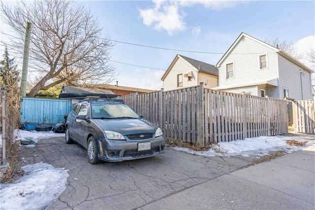 172 London St N, House detached with 2 bedrooms, 1 bathrooms and 2 parking in Hamilton ON | Image 18