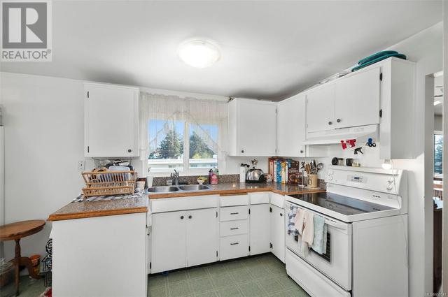 1074 Galerno Rd, House detached with 6 bedrooms, 3 bathrooms and 2 parking in Campbell River BC | Image 10