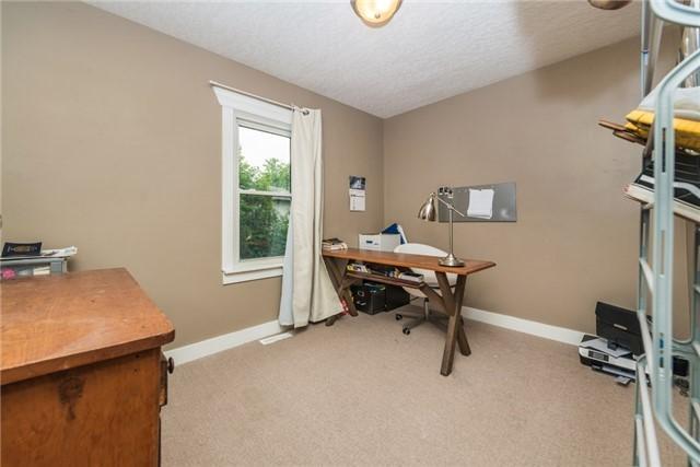 113 Gunn St, House detached with 2 bedrooms, 2 bathrooms and 4 parking in Barrie ON | Image 4