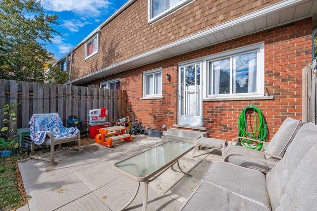 50 Riverdale Dr, Townhouse with 3 bedrooms, 2 bathrooms and 1 parking in Hamilton ON | Image 30