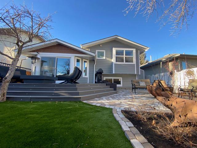 8 Sunhaven Way Se, House detached with 3 bedrooms, 2 bathrooms and 5 parking in Calgary AB | Image 26