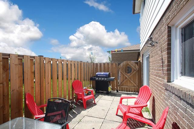 3268 Clara Dr W, House semidetached with 3 bedrooms, 2 bathrooms and 4 parking in Mississauga ON | Image 18