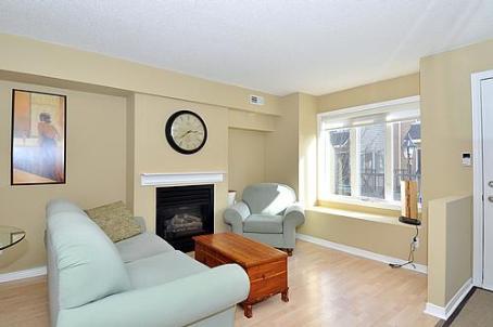 th 72 - 208 Niagara St, Townhouse with 2 bedrooms, 2 bathrooms and 1 parking in Toronto ON | Image 2