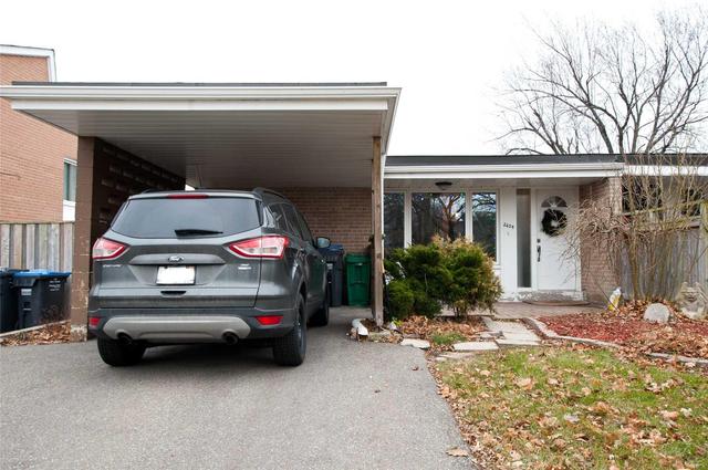 2604 Constable Rd, House semidetached with 3 bedrooms, 1 bathrooms and 3 parking in Mississauga ON | Image 1