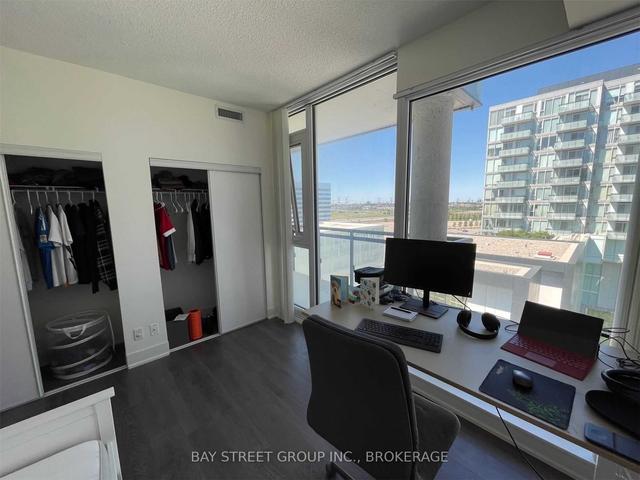 913k - 180 Enterprise Blvd, Condo with 2 bedrooms, 2 bathrooms and 1 parking in Markham ON | Image 2