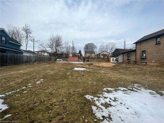 26 Grandview Street, House detached with 3 bedrooms, 2 bathrooms and 2 parking in Brantford ON | Image 4