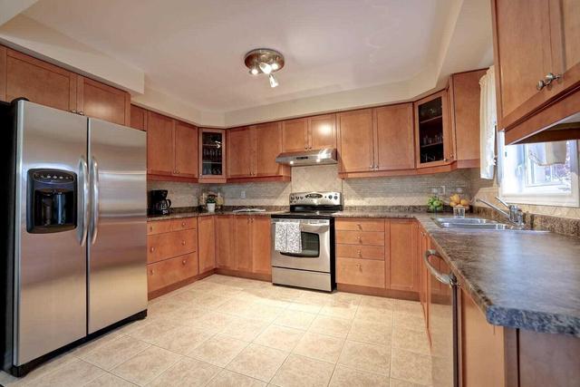 10 - 3040 Fifth Line W, Townhouse with 3 bedrooms, 3 bathrooms and 2 parking in Mississauga ON | Image 5