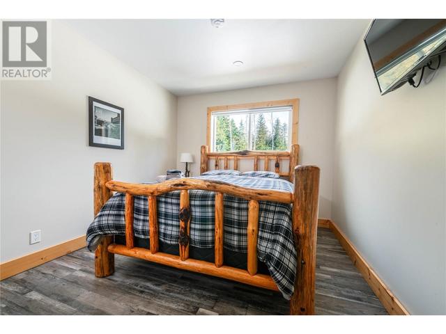 3299 Loschinski Road, House detached with 6 bedrooms, 3 bathrooms and null parking in Columbia Shuswap B BC | Image 21