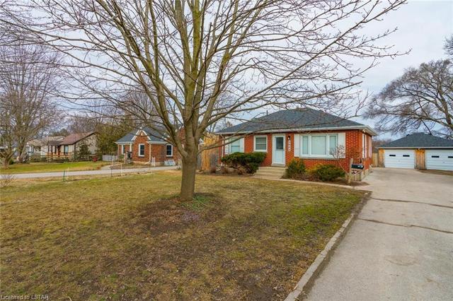 2642 Dundas Street, House detached with 3 bedrooms, 2 bathrooms and 17 parking in London ON | Image 1