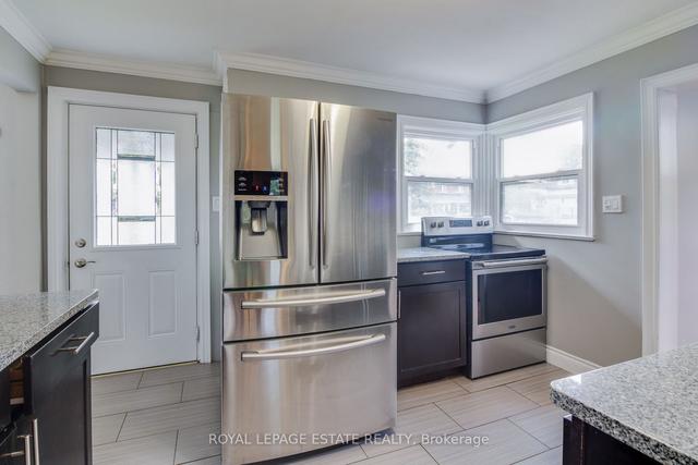 39 St Quentin Ave, House detached with 3 bedrooms, 2 bathrooms and 4 parking in Toronto ON | Image 38