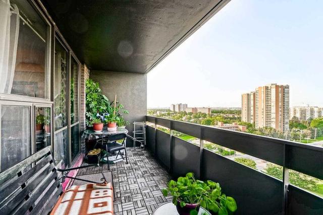 1607 - 11 Wincott Dr, Condo with 3 bedrooms, 2 bathrooms and 1 parking in Toronto ON | Image 22