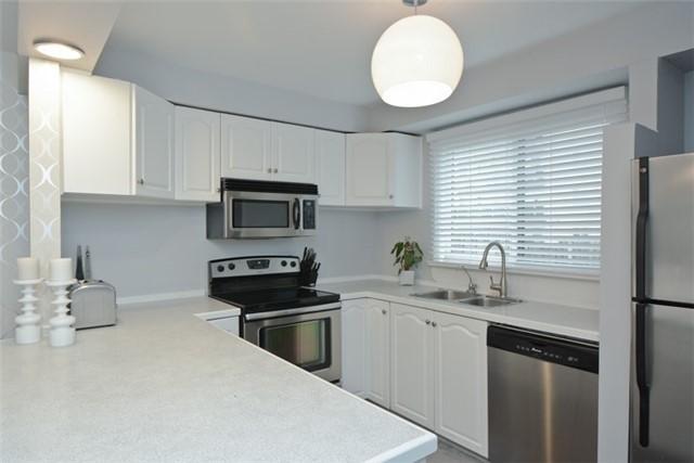 unit#20 - 960 Glen St, Townhouse with 3 bedrooms, 1 bathrooms and 1 parking in Oshawa ON | Image 2