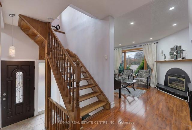6935 Cherbourg Gdns, House semidetached with 3 bedrooms, 3 bathrooms and 7 parking in Mississauga ON | Image 38