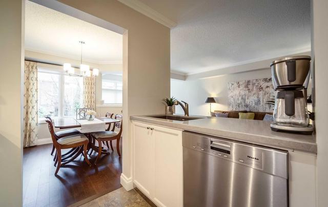 7A - 1064 Queen St W, Townhouse with 3 bedrooms, 5 bathrooms and 1 parking in Mississauga ON | Image 2