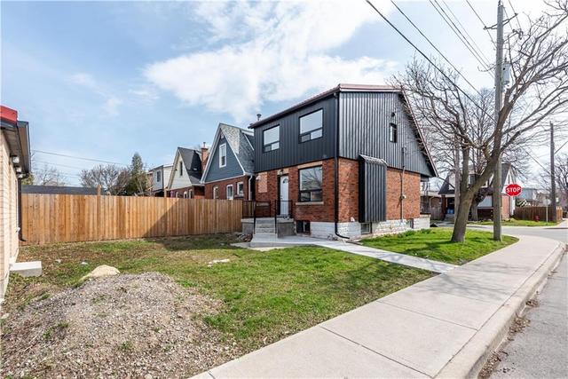 49 Cameron Avenue N, House detached with 3 bedrooms, 1 bathrooms and 2 parking in Hamilton ON | Image 9