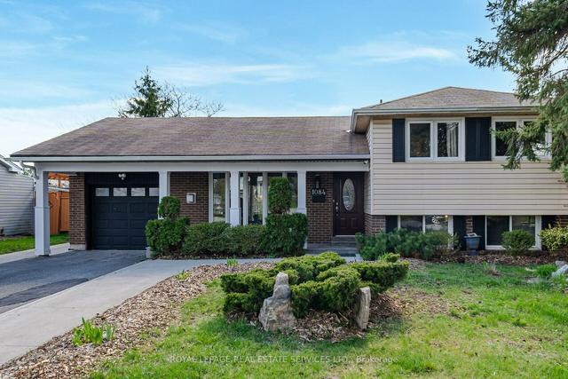 1084 Pearson Dr, House detached with 2 bedrooms, 3 bathrooms and 4 parking in Oakville ON | Image 1