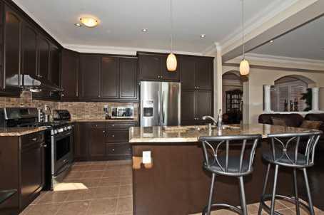 429 Gooch Cres, House detached with 4 bedrooms, 3 bathrooms and 2 parking in Milton ON | Image 4