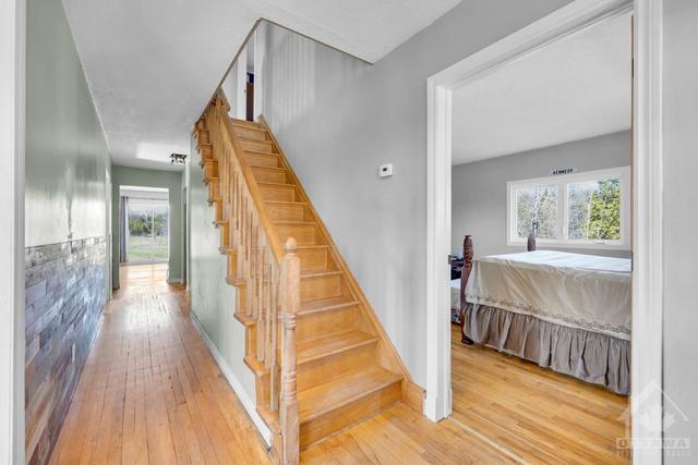 925 Burchill Road, House detached with 5 bedrooms, 2 bathrooms and 10 parking in Montague ON | Image 3