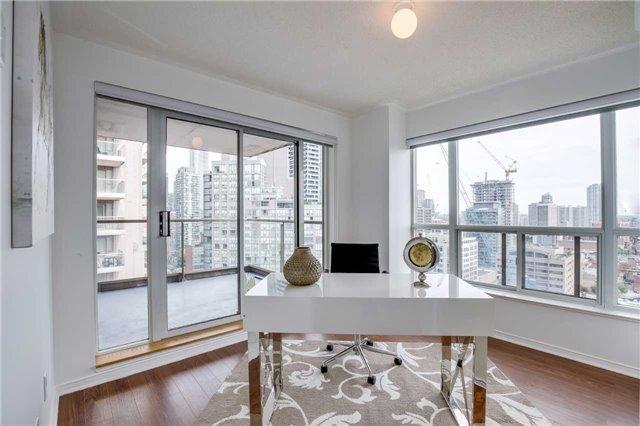 2309 - 909 Bay St, Condo with 3 bedrooms, 2 bathrooms and 1 parking in Toronto ON | Image 15