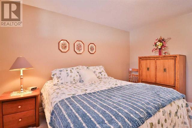 360 E 1 Avenue S, House detached with 5 bedrooms, 3 bathrooms and 8 parking in Magrath AB | Image 32